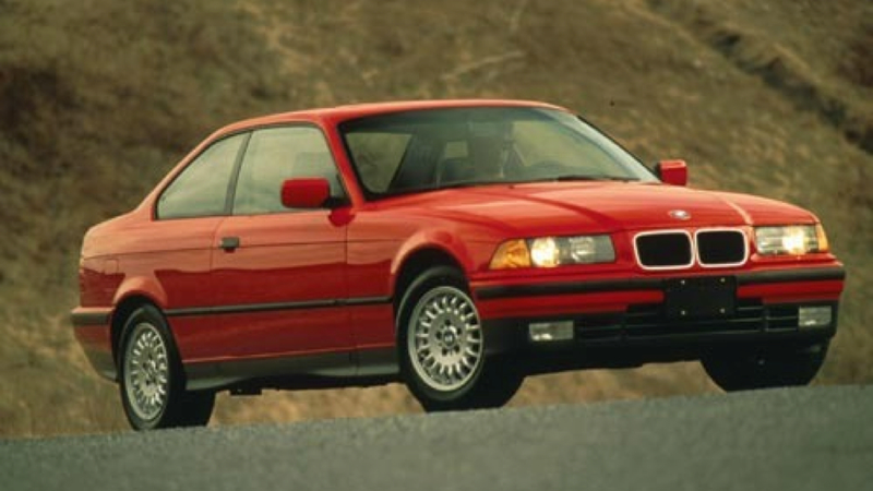 Illustration for article titled Just How Massive Are New Cars Compared To 20-Year-Old Ones?